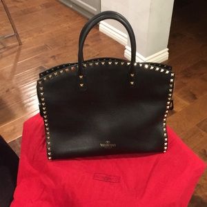 Valentino: Rockstud Stud Dome Shopper:Nero/Platino